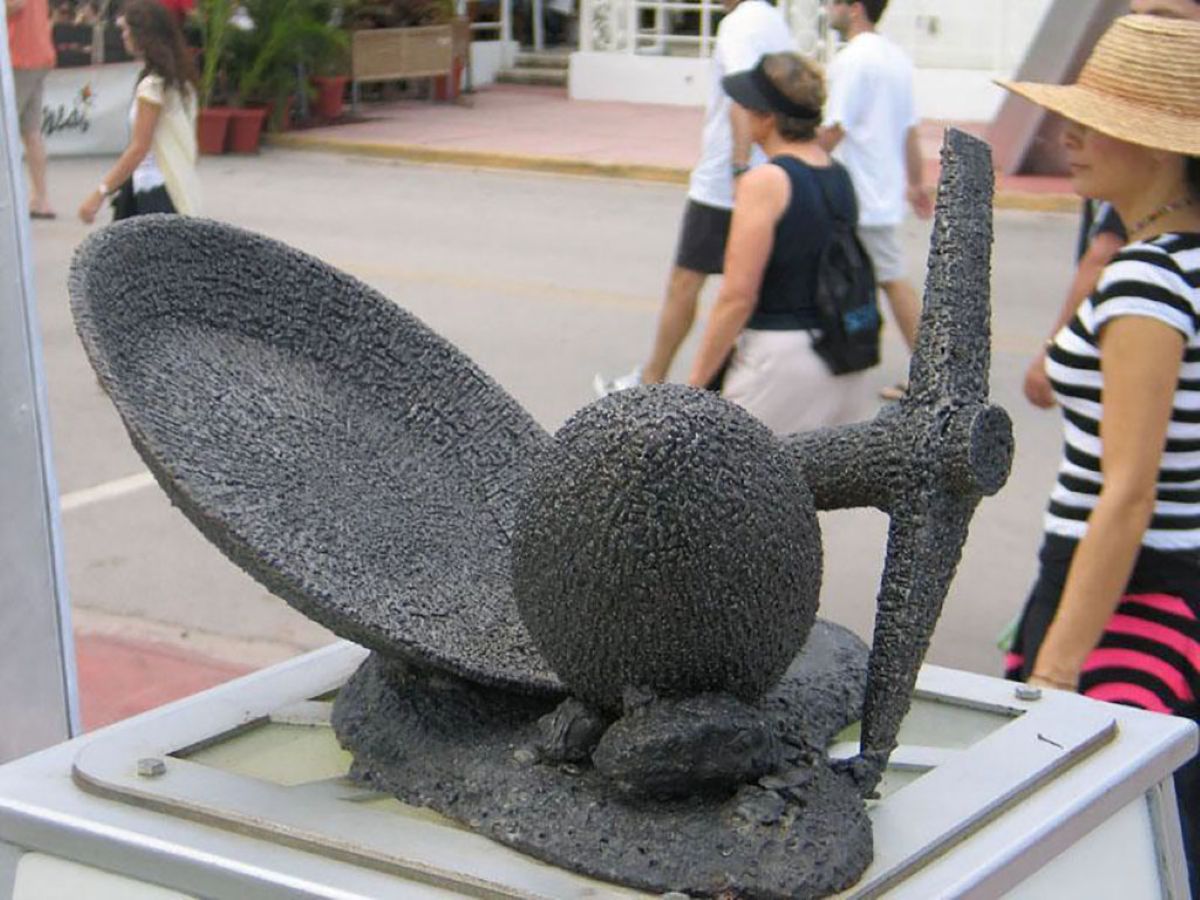 San Francisco 49ers Super Bowl sculpture by George Sabra
